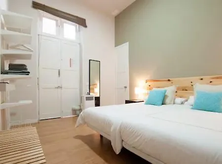 Guest house Triana 103 & *