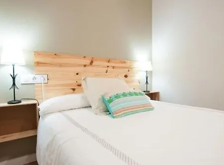 Guest house Triana 103 & *