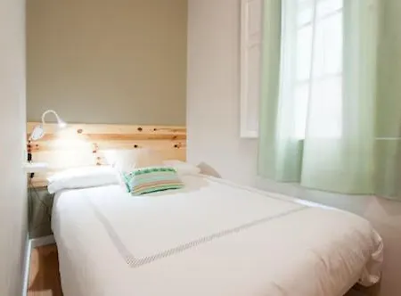 Guest house Triana 103 & *